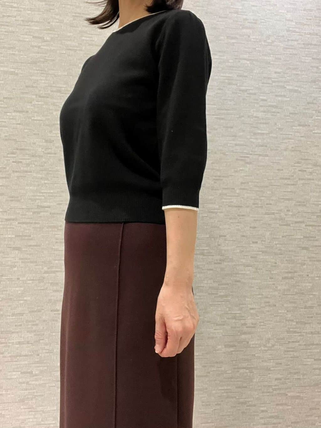 marikoさんの「Reflect｜【秋映え／単品使い◎／すっきり見え】ブローチ付きニットアンサンブル」を使ったコーディネート