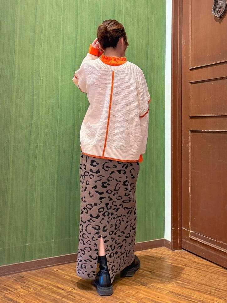 かおりさんの「SHOO･LA･RUE｜【前後2WAY/S-LL】体型カバーもこなれ見えも叶う　ふんわりお袖の配色パイピングニット」を使ったコーディネート