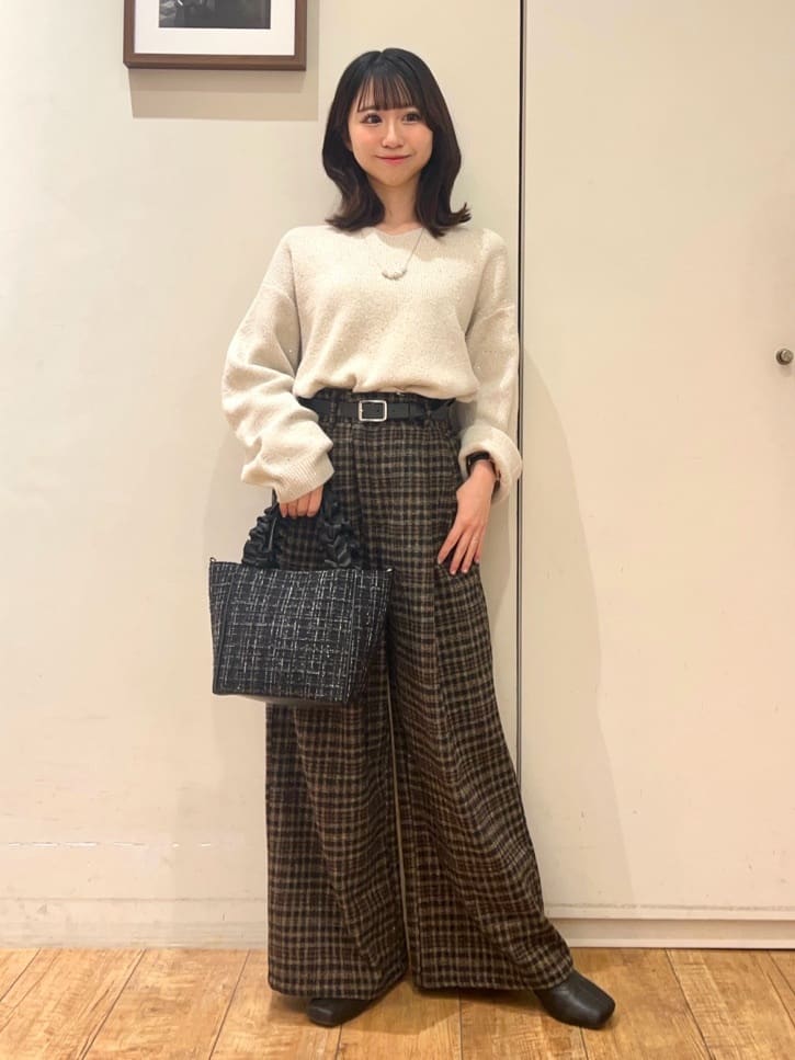 AIRIさんの「SHOO･LA･RUE｜【S-LL】きらっと華やぐ　大人のスパンコールニット」を使ったコーディネート