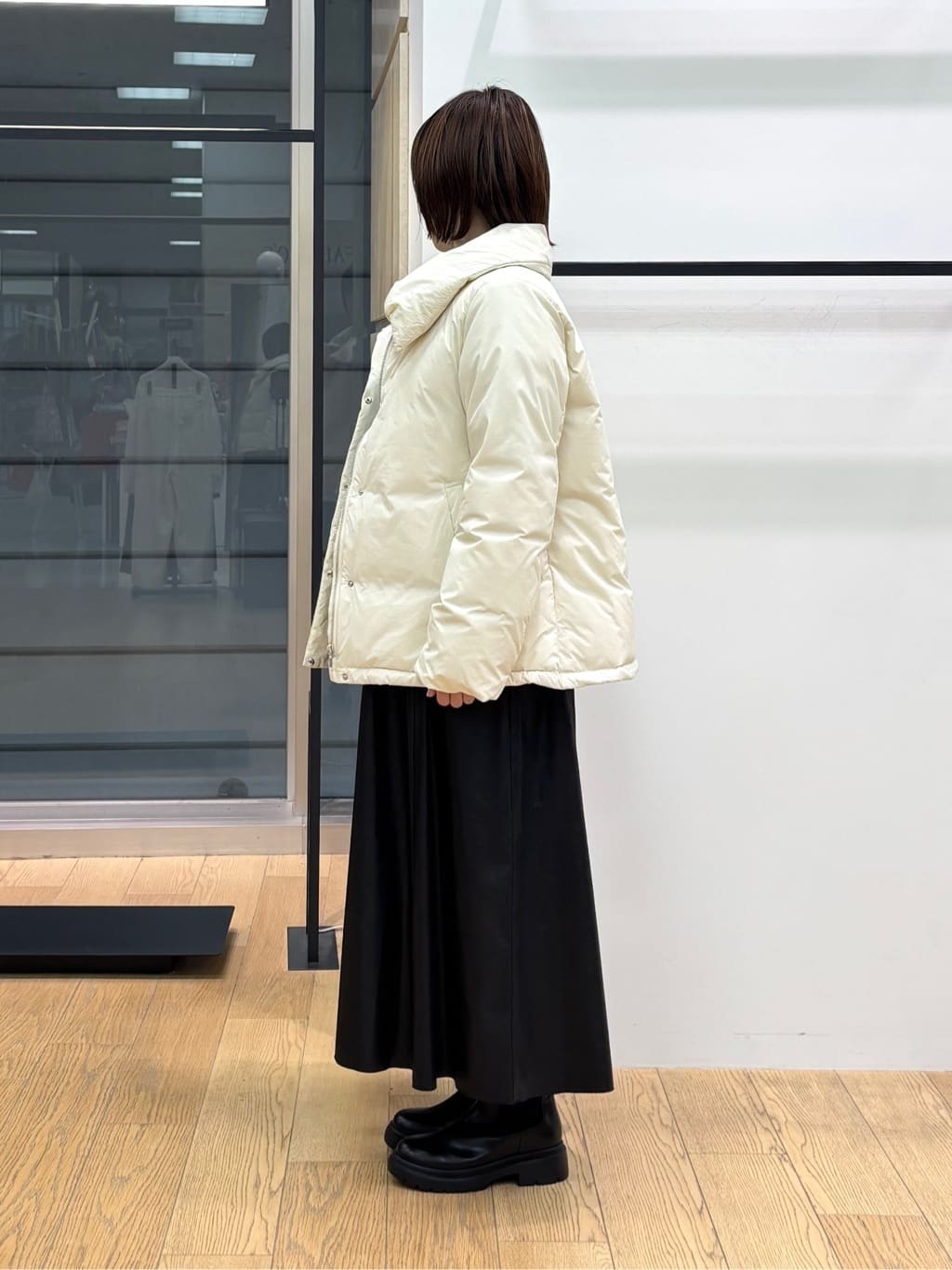 asamiさんの「INDIVI｜【洗える／カシミヤ混】ボトルネック ドルマンスリーブニット」を使ったコーディネート