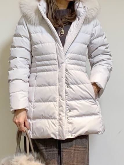 tomoさんの「UNTITLED｜【はっ水機能/フード取り外し可】ミディダウンコート」を使ったコーディネート