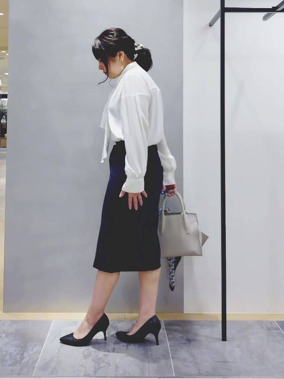 TOMOMIさんの「INDIVI｜【通勤スーツ／洗える】ストレッチストレートスカート」を使ったコーディネート