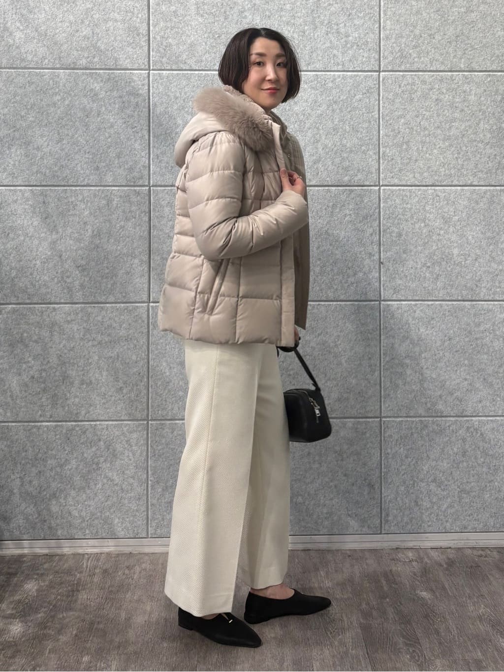 yuriさんの「INDIVI｜【名品／撥水／抗菌防臭】ショート丈リサイクルダウンコート」を使ったコーディネート