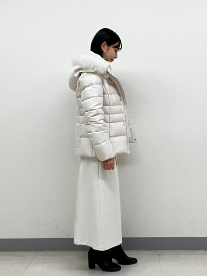 hinanoさんの「INDIVI｜【名品／撥水／抗菌防臭】ショート丈リサイクルダウンコート」を使ったコーディネート