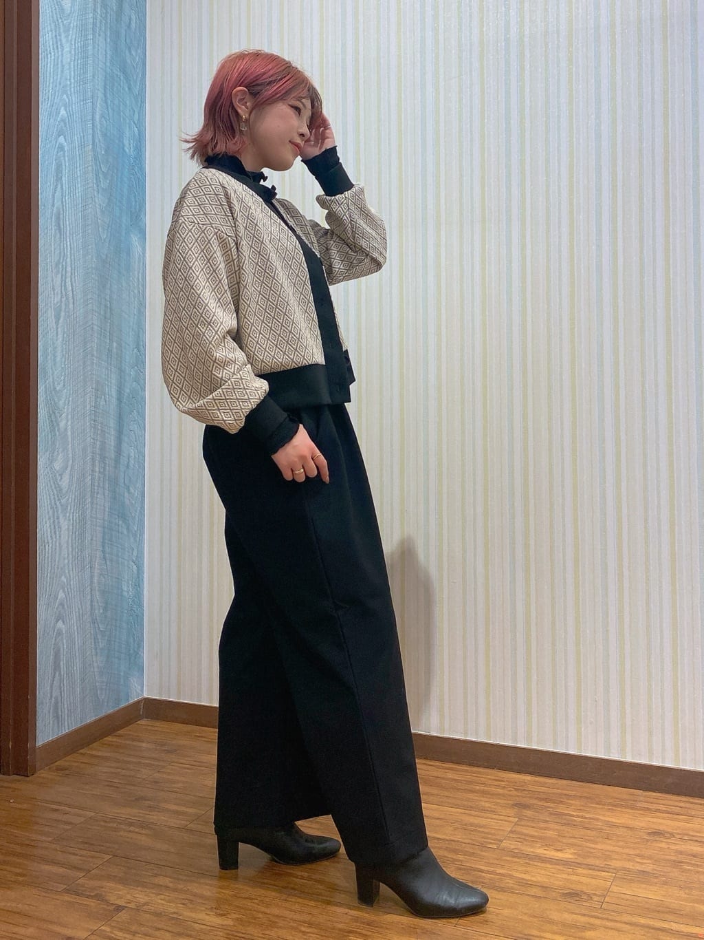 ayaさんの「SHOO･LA･RUE｜【洗濯機可/S-LL】レイヤードスタイルにも ぽこぽこジャカード ハイネックトップス」を使ったコーディネート