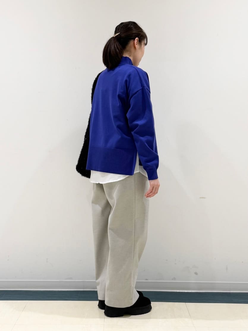 あんづさんの「SHOO･LA･RUE｜【2点セット/洗濯機可/S-LL】着回しがきく もちもちハイネックニット+裾シャツインナー」を使ったコーディネート