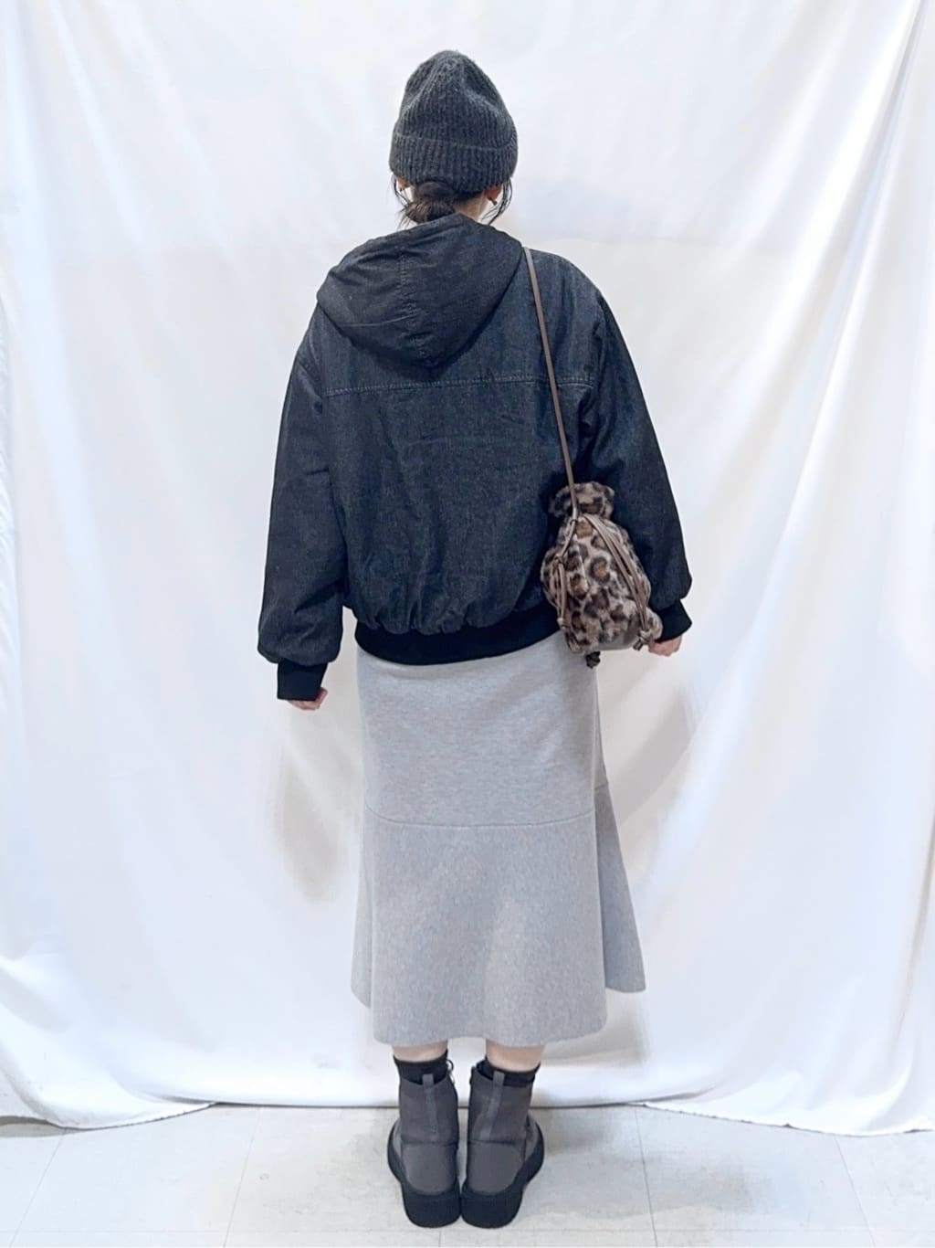 𝐇𝐢𝐫𝐨𝐦𝐢さんの「SHOO･LA･RUE｜【ダブルZIP】大人カジュアルスタイルに デニム中綿フーディーブルゾン」を使ったコーディネート