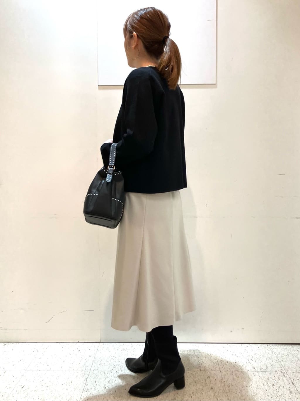kozuさんの「Reflect｜【秋映え／単品使い◎／すっきり見え】ブローチ付きニットアンサンブル」を使ったコーディネート