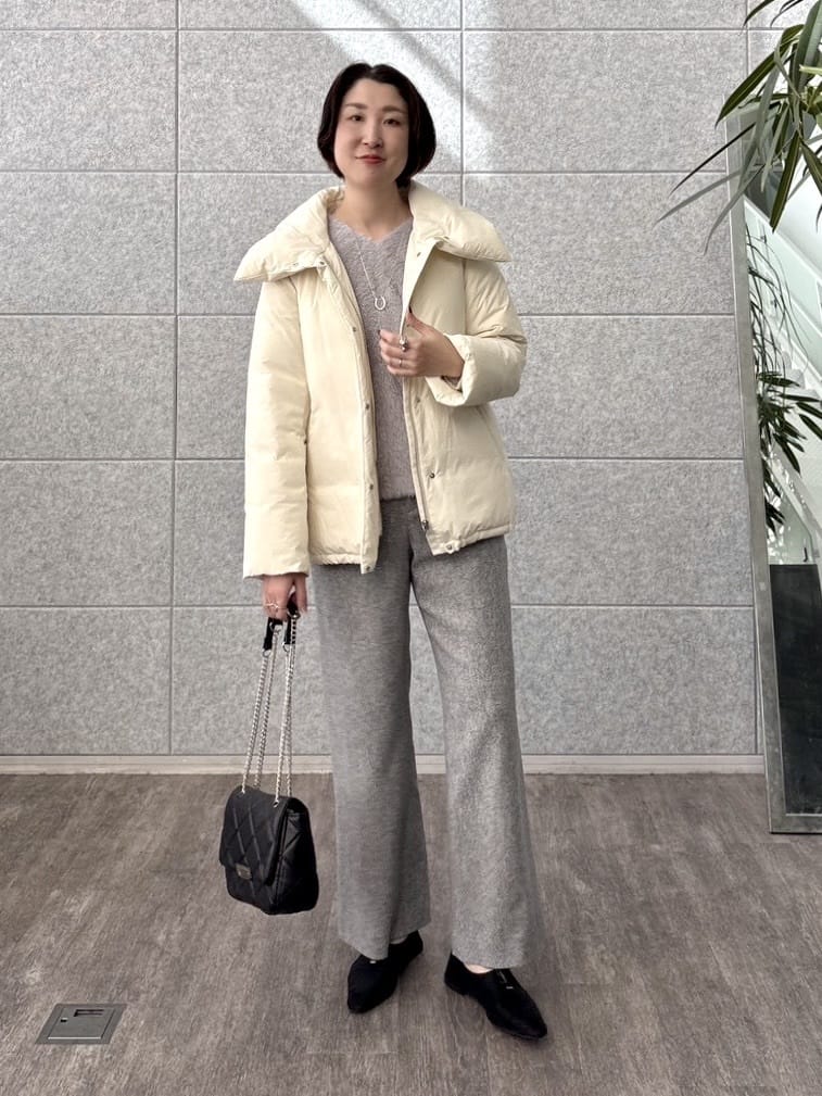 yuriさんの「INDIVI｜【褒められパンツ／ウール混】ウォームウール ワイドパンツ」を使ったコーディネート