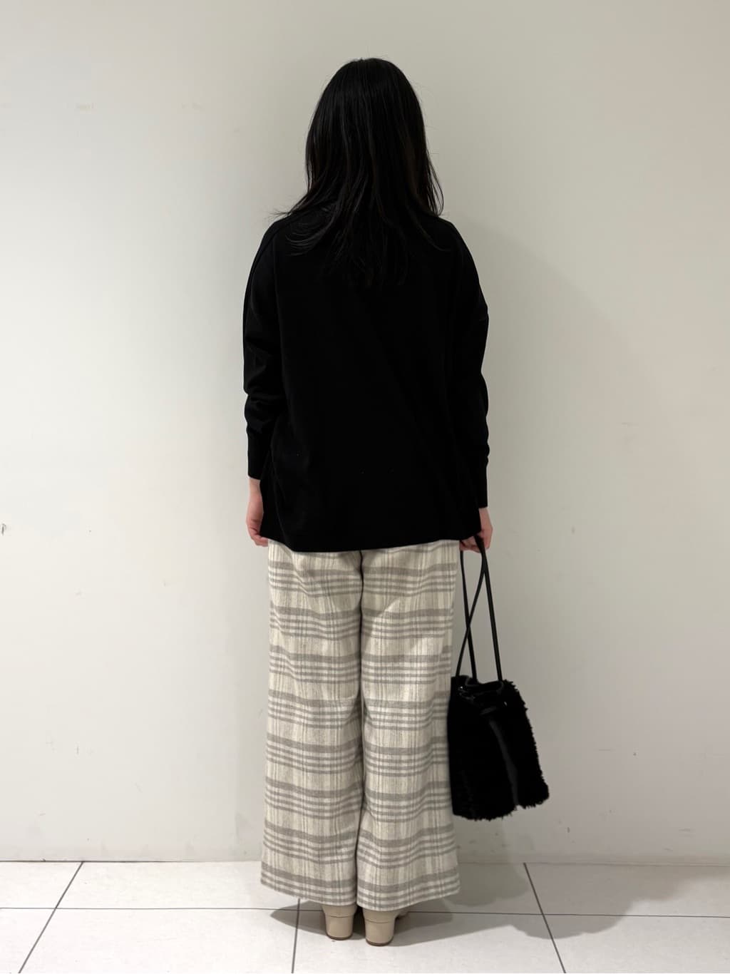 momokoさんの「INDIVI｜【洗える／毛玉になりにくい】エクストラファインウール ハイネックニット」を使ったコーディネート
