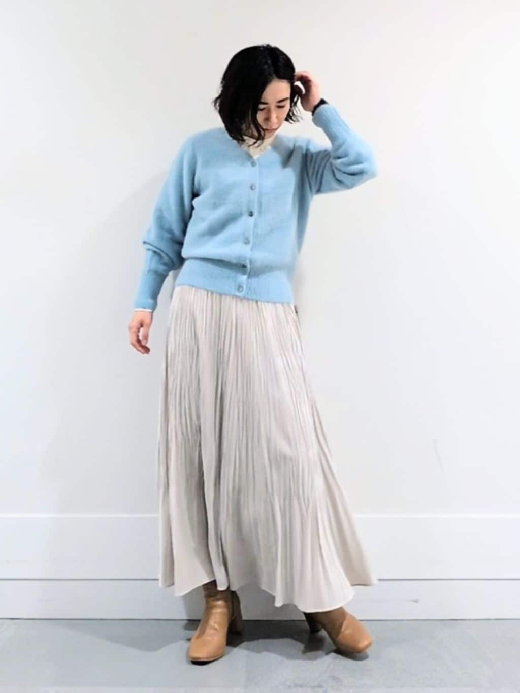 ミズタさんの「UNTITLED｜【ふわふわニット/前後2WAY】フォックスカシミヤカーディガン」を使ったコーディネート