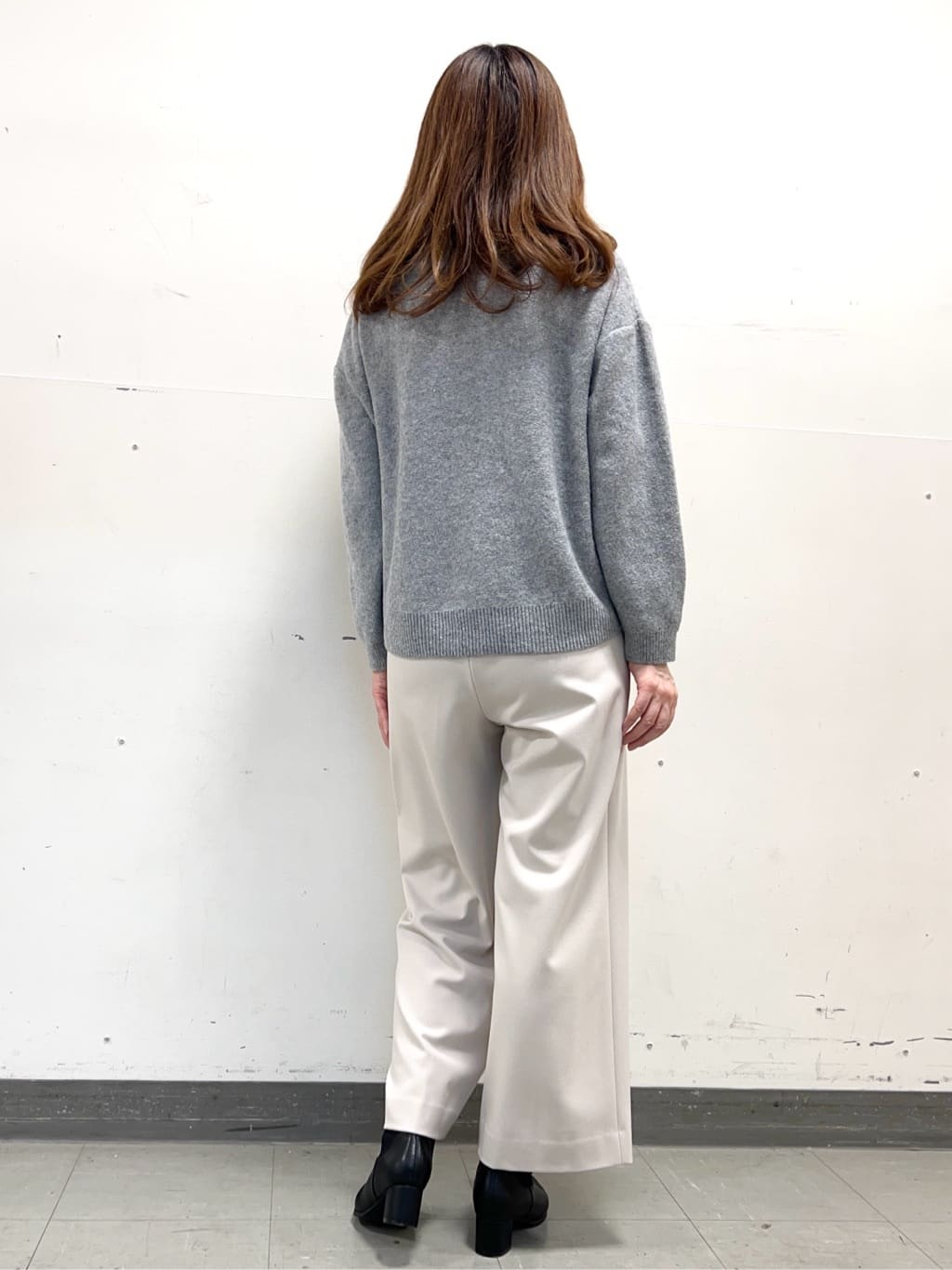 yuさんの「Reflect｜【選べる5色／ゆったりシルエット】Vネックスパンコールニット」を使ったコーディネート
