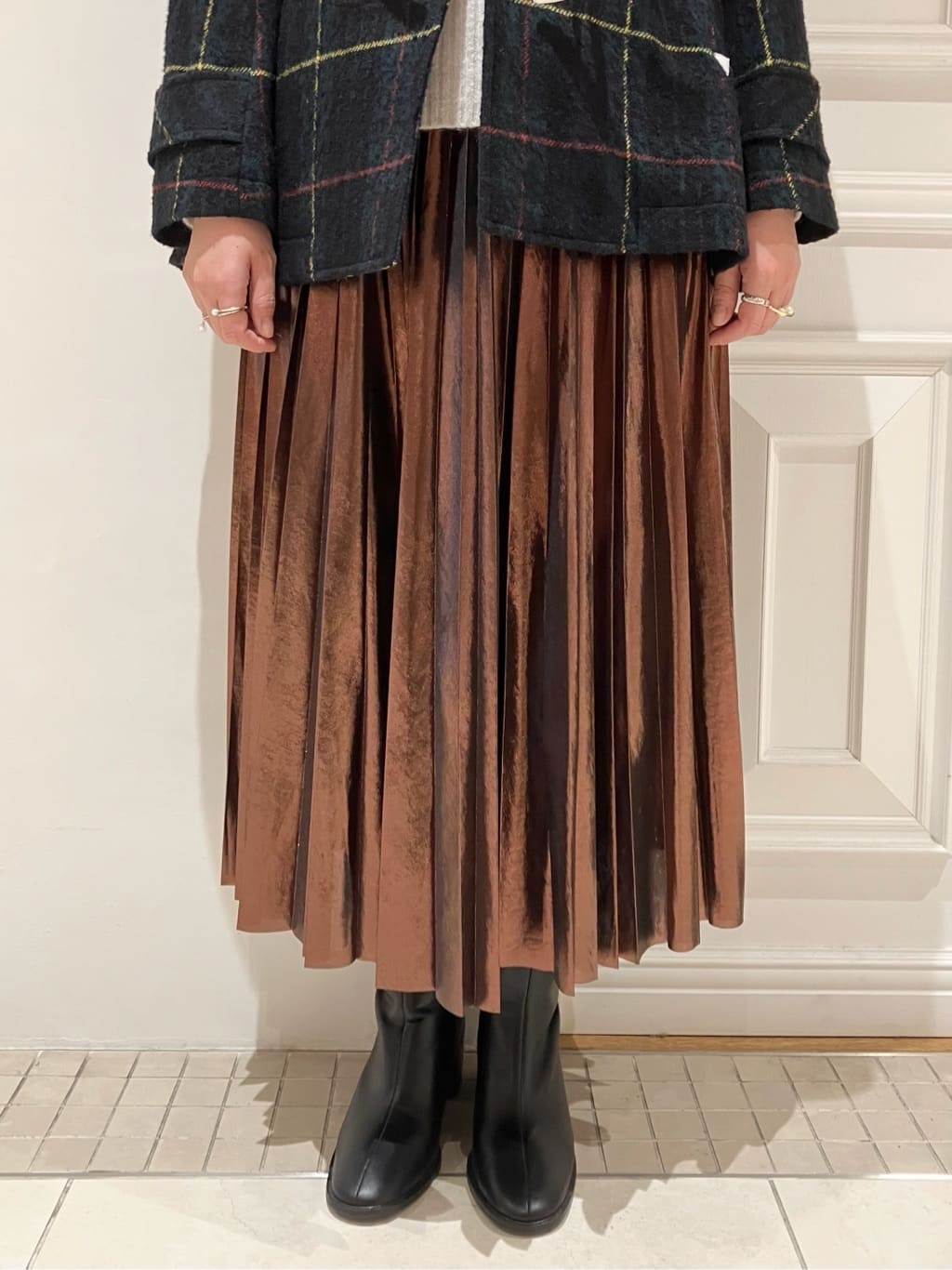 TAJIさんの「DRESSTERIOR｜アルパカブレンドVネックニット」を使ったコーディネート