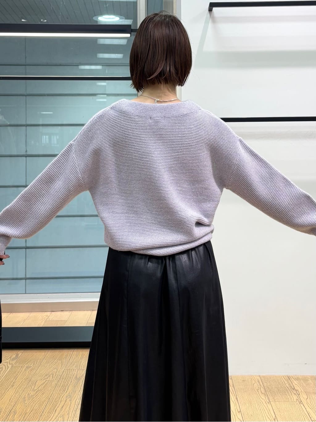 asamiさんの「INDIVI｜レザー調ギャザースカート」を使ったコーディネート
