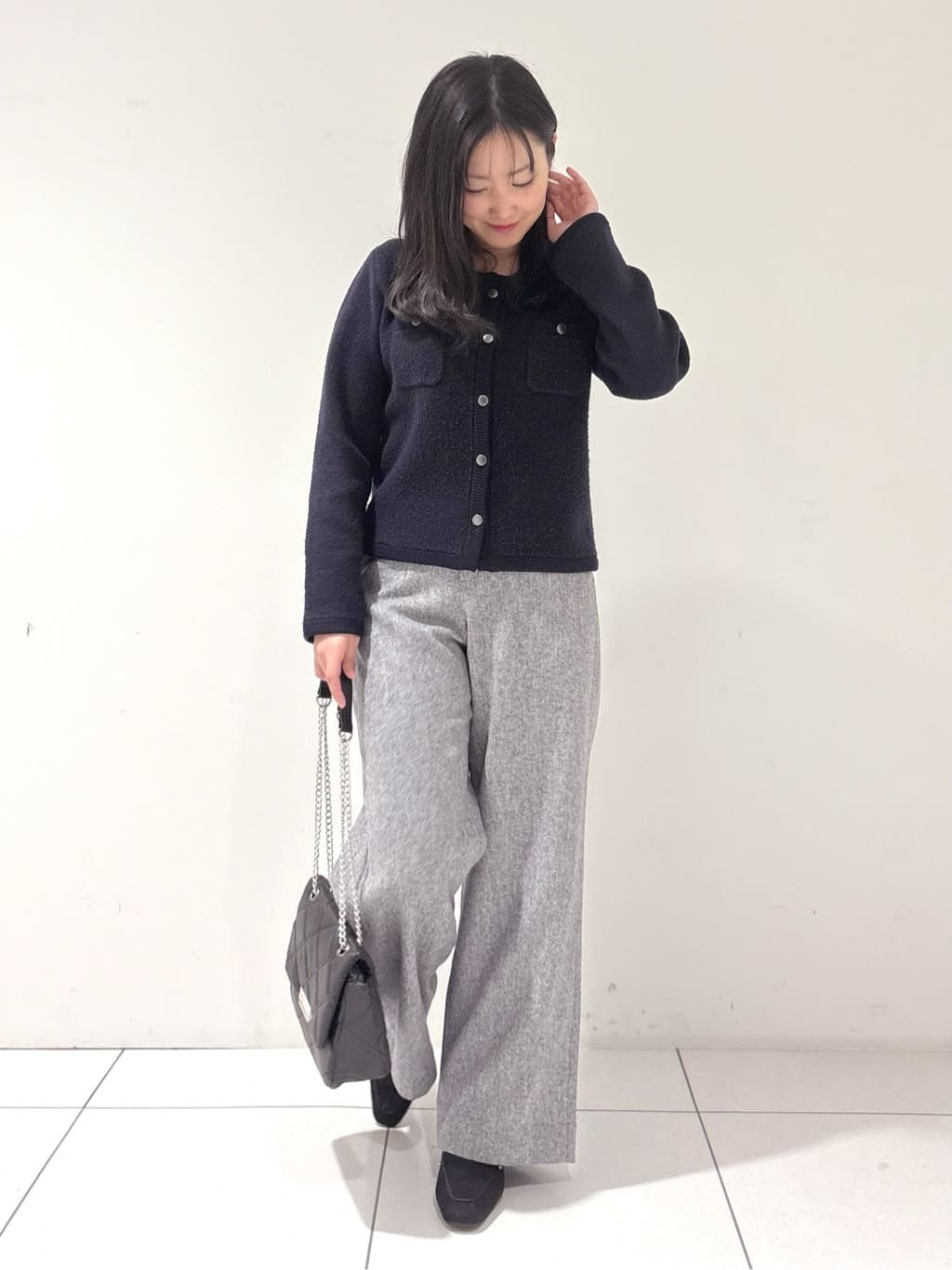 momokoさんの「INDIVI｜【ミニブークレ素材】ジャケットライクカーディガン」を使ったコーディネート