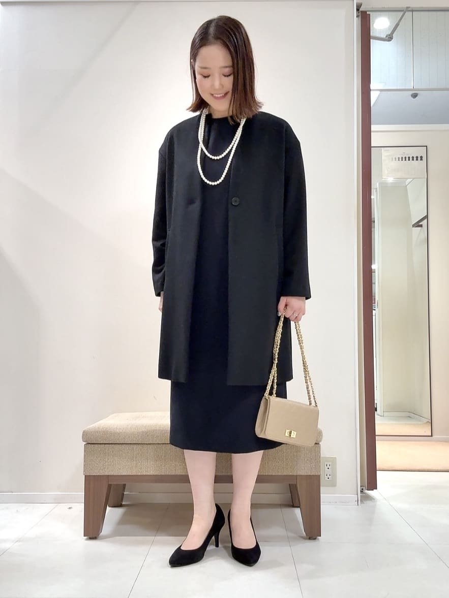 YUIさんの「UNTITLED｜◆【お呼ばれドレス/洗える】カットジャカードスリーブ ワンピース」を使ったコーディネート