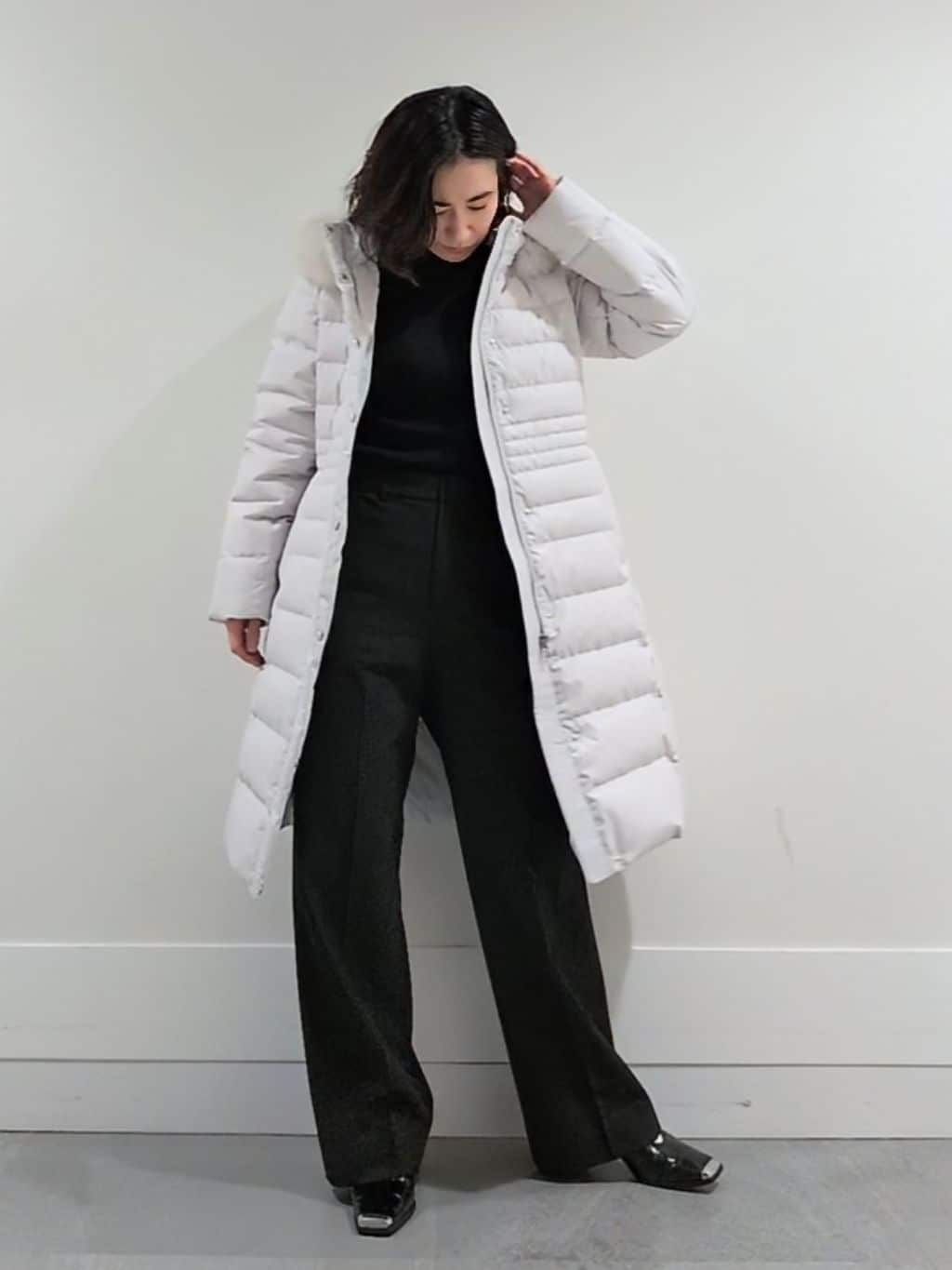 ミズタさんの「UNTITLED｜【はっ水機能/フード取り外し可/防寒】ロングダウンコート」を使ったコーディネート