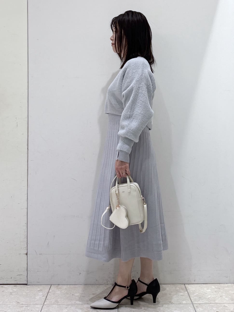 mameさんの「OPAQUE.CLIP｜ラメフェザープルオーバーセット ニットワンピース【洗濯機OK】《XS～LL》」を使ったコーディネート