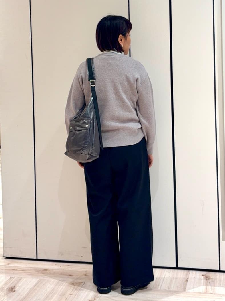 minさんの「SHOO･LA･RUE｜【洗濯機可/S-LL】もちもちタッチ スウェットライクロゴニット」を使ったコーディネート