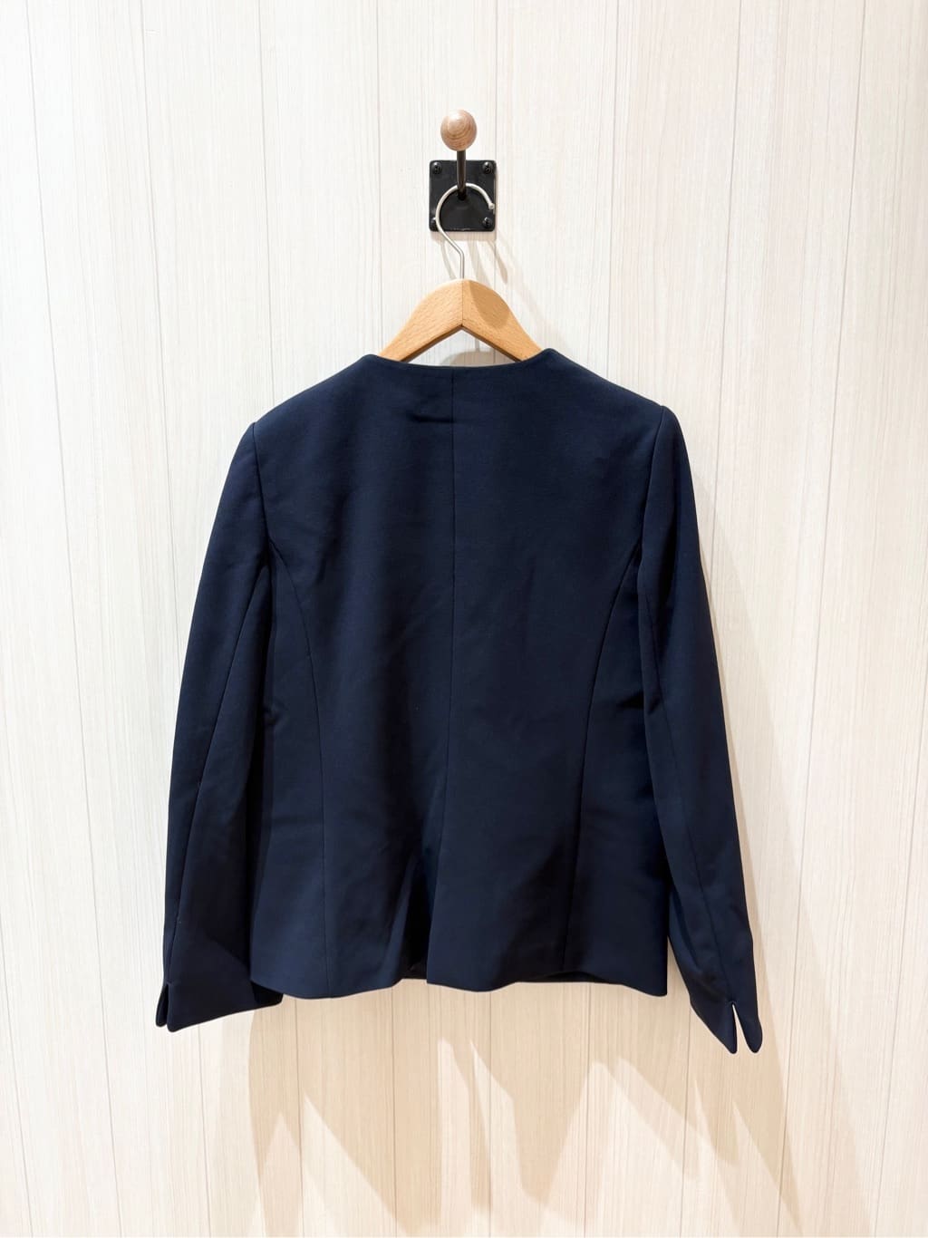 みきさんの「SHOO･LA･RUE｜【洗濯機可/セットアップ可/S-3L】きちんと楽に。カットジョーゼットノーカラージャケット」を使ったコーディネート