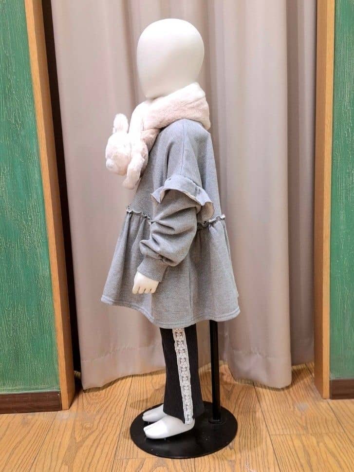 haruさんの「SHOO･LA･RUE｜【100-150cm】ラメ裏毛ペプラムトップス」を使ったコーディネート