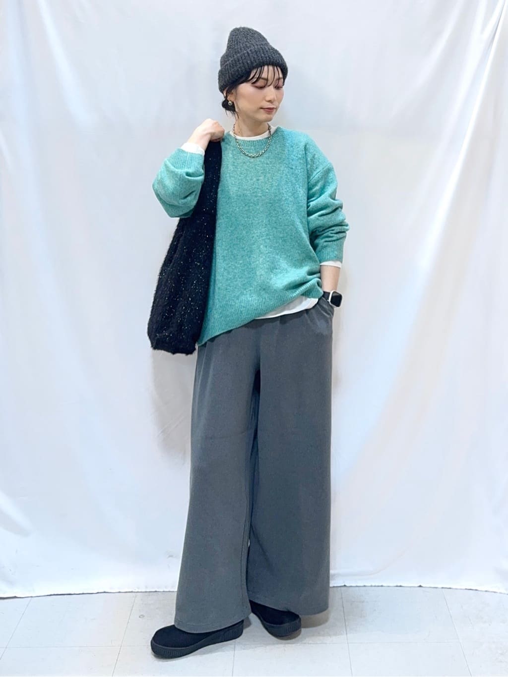 𝐇𝐢𝐫𝐨𝐦𝐢さんの「SHOO･LA･RUE｜【洗濯機可】お気に入りカラーを身にまとって　ふんわりゆるニット」を使ったコーディネート