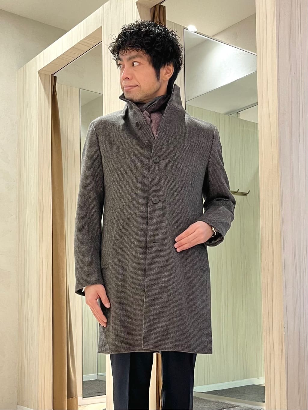 URAさんの「TAKEO KIKUCHI｜カシミヤブレンド ビーバー調ピンヘッドスタンドカラーコート」を使ったコーディネート