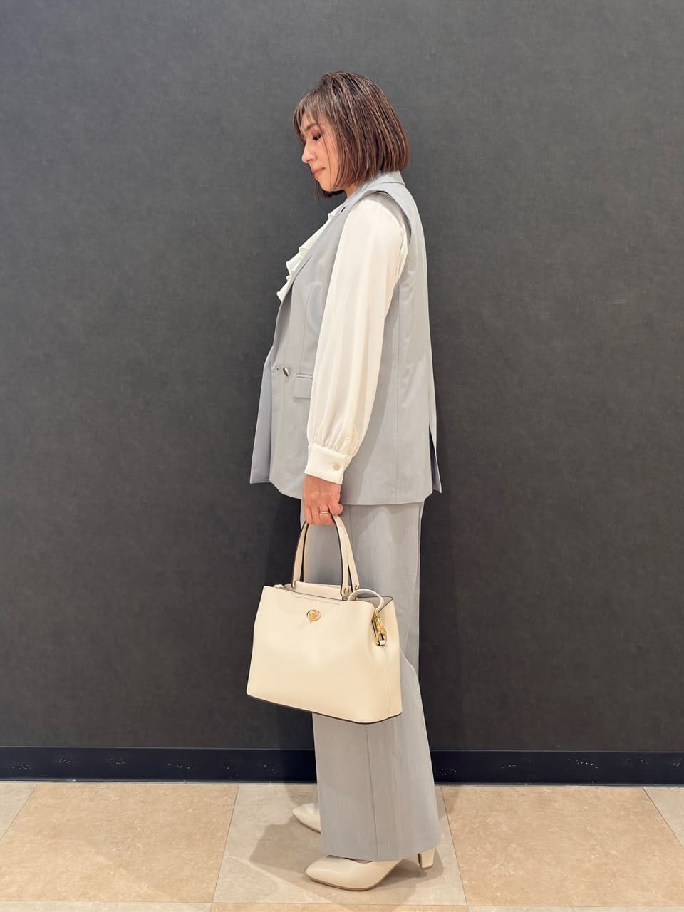 Megさんの「SHOO･LA･RUE｜【洗濯機可/セットアップ可】サラっと軽やか ワイドストレートパンツ」を使ったコーディネート