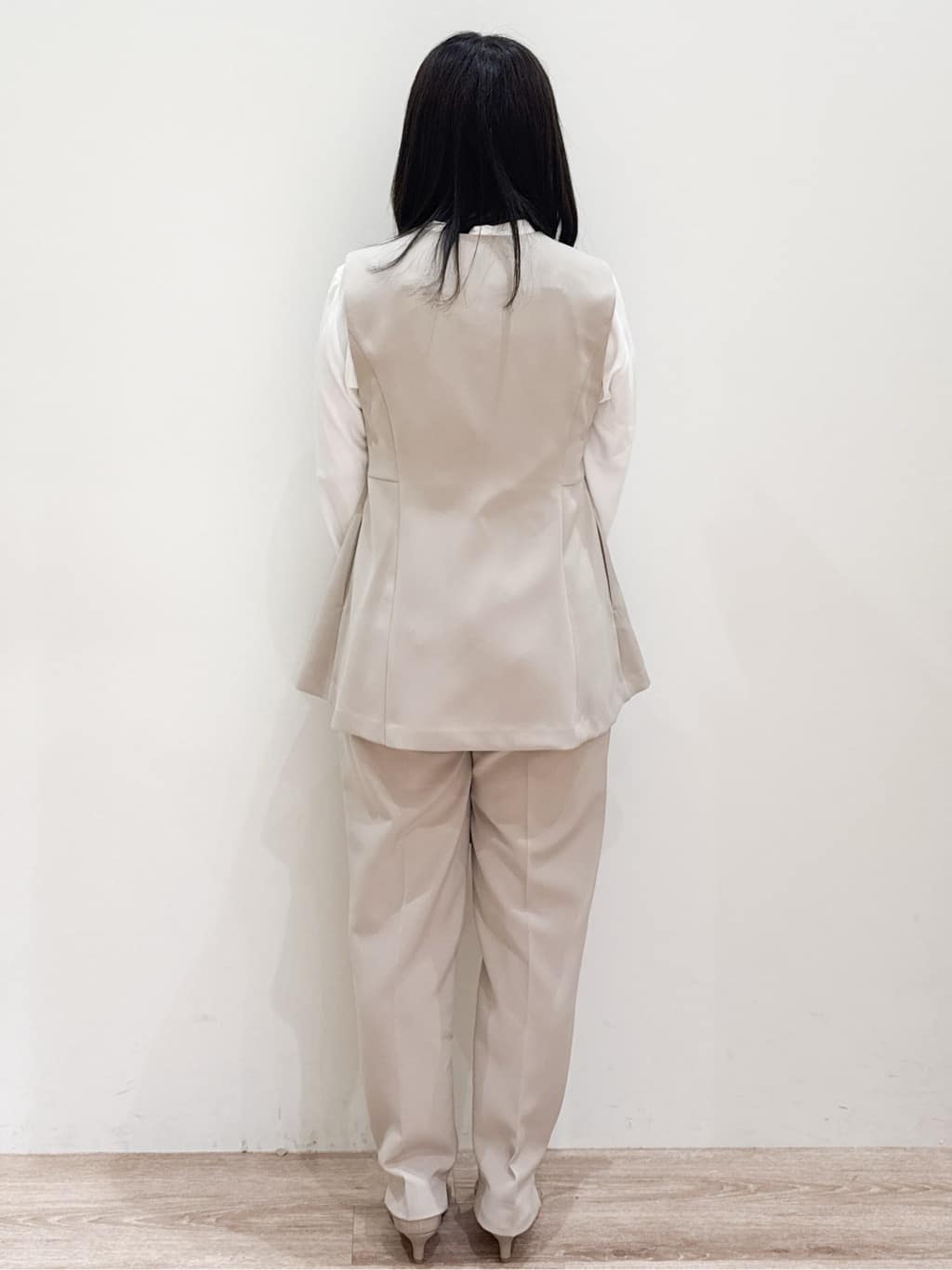しまじろさんの「OPAQUE.CLIP｜ペプラムジレ／セットアップ対応可【洗濯機OK】」を使ったコーディネート