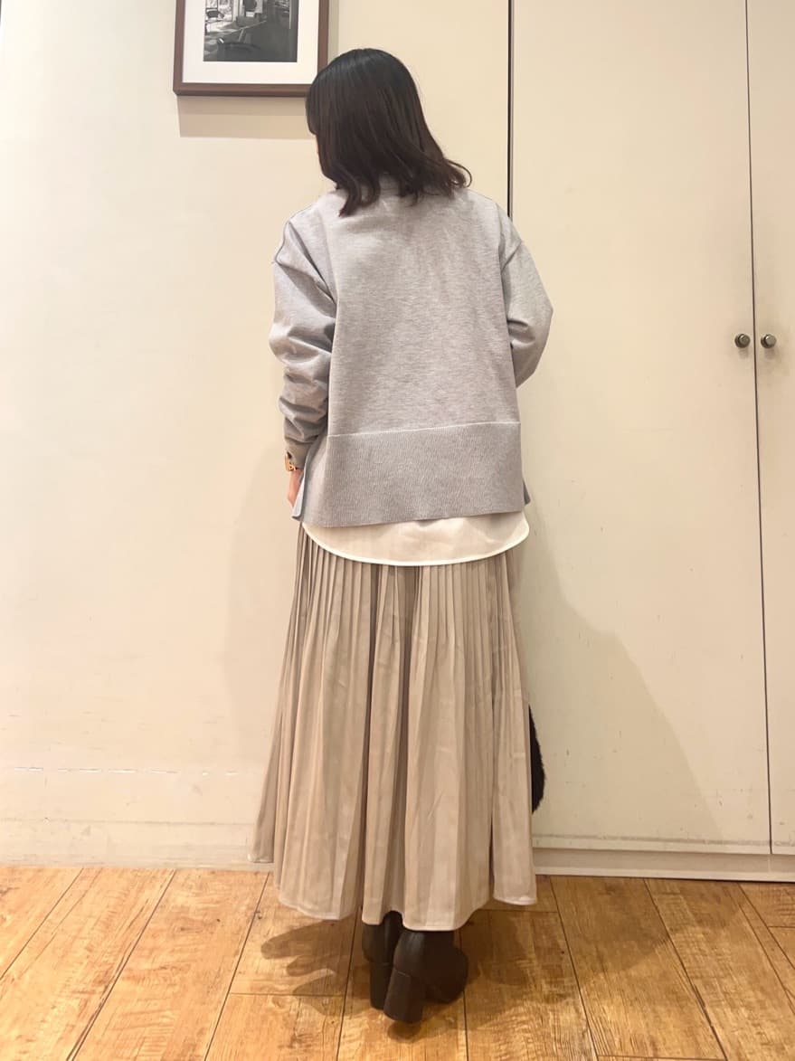 AIRIさんの「SHOO･LA･RUE｜【2点セット/洗濯機可/S-LL】着回しがきく もちもちハイネックニット+裾シャツインナー」を使ったコーディネート