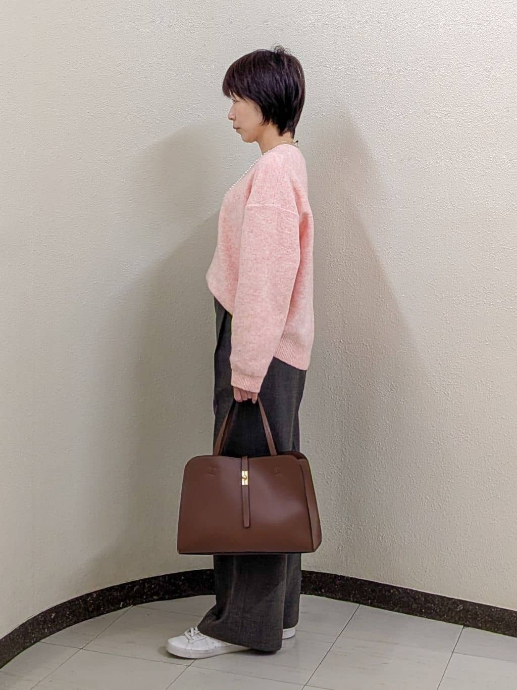 ホンマさんの「Reflect｜【選べる5色／ゆったりシルエット】Vネックスパンコールニット」を使ったコーディネート