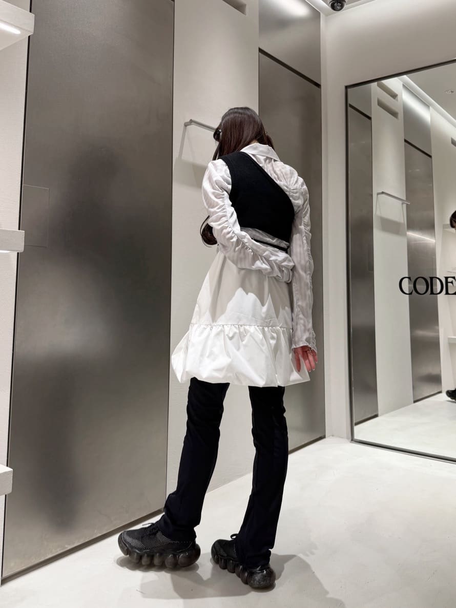 kanamiさんの「CODE A｜asymmetry knit vest」を使ったコーディネート