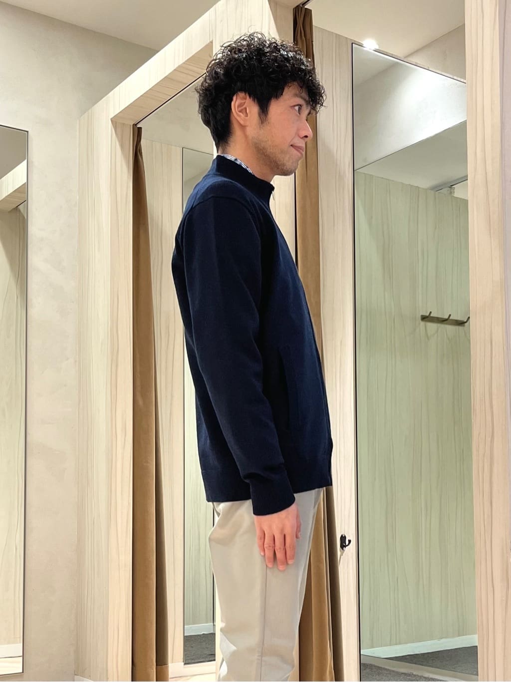 URAさんの「TAKEO KIKUCHI｜アンチピリング ジップアップ ニット」を使ったコーディネート