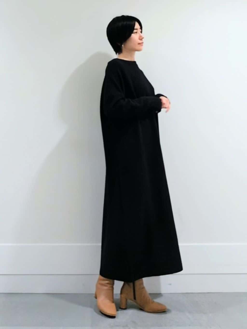 ミズタさんの「UNTITLED｜【ロング丈/ゆったりシルエット】テントライン ニットワンピース」を使ったコーディネート