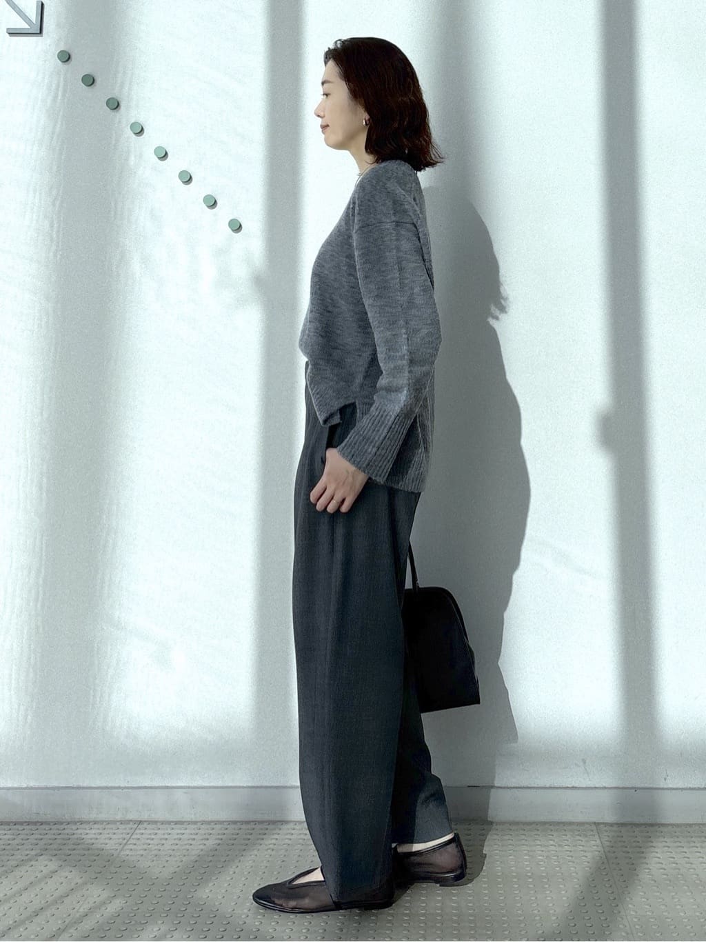 saitoさんの「DRESSTERIOR｜アルパカブレンドVネックニット」を使ったコーディネート