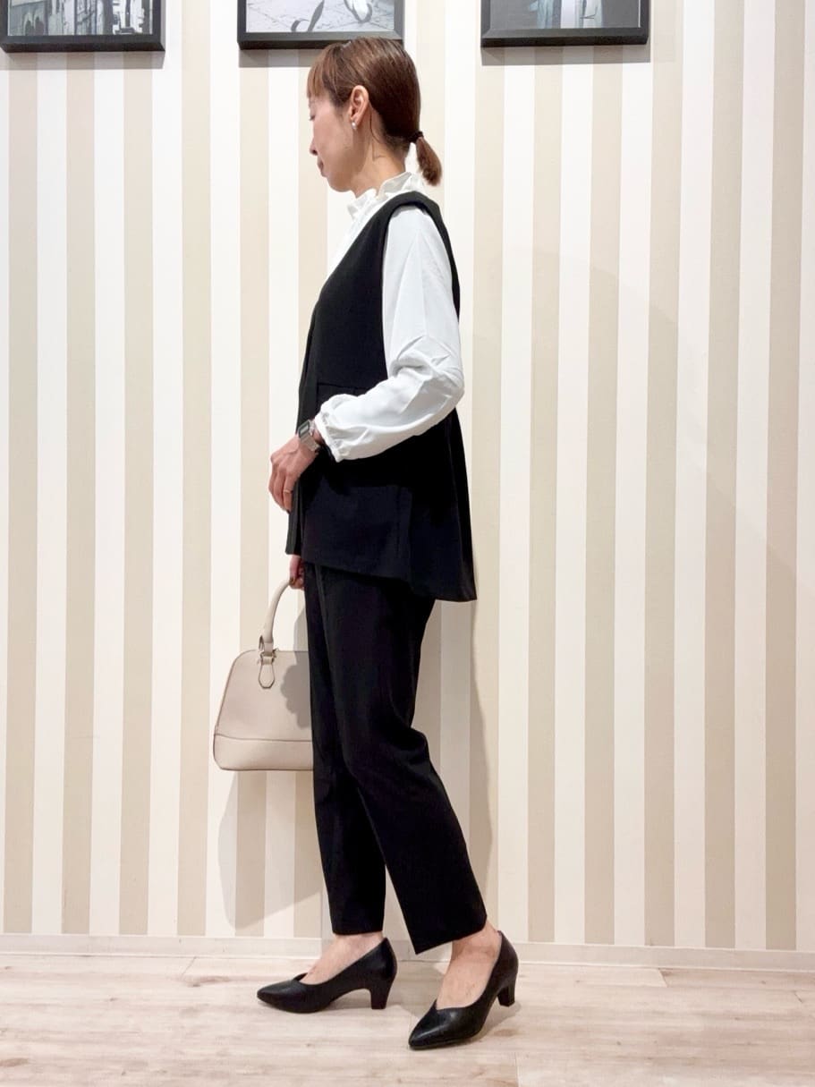まつこさんの「SHOO･LA･RUE｜【洗濯機可】上品で華やか スタンドフリルブラウス」を使ったコーディネート