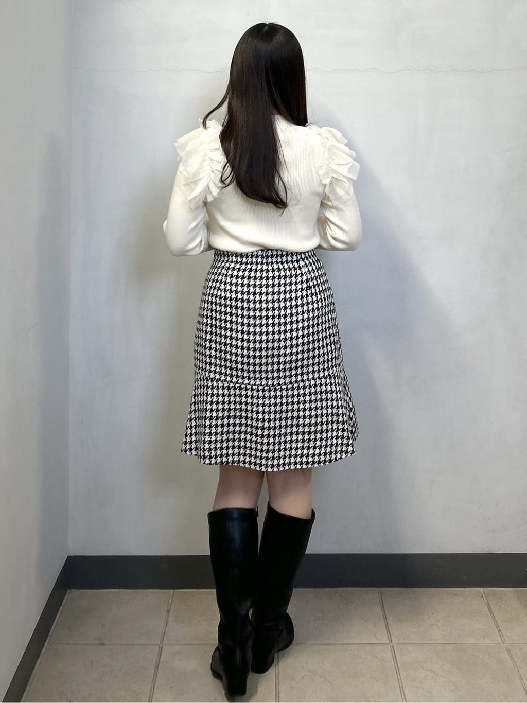 sayaさんの「OPAQUE.CLIP｜ショルダーチュールフリルハイネックニット【洗濯機OK／抗ピル】」を使ったコーディネート