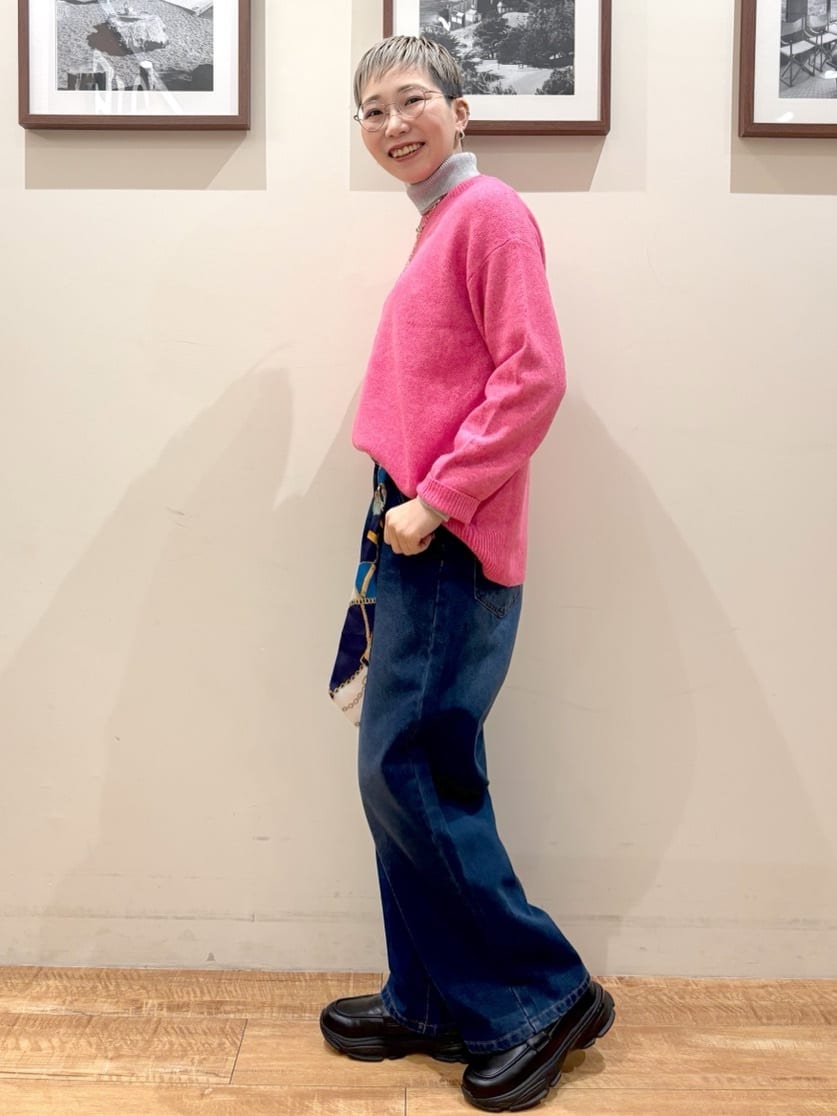 Ayumiさんの「SHOO･LA･RUE｜【S-LL】脚のラインを拾いにくい デニムワイドパンツ」を使ったコーディネート