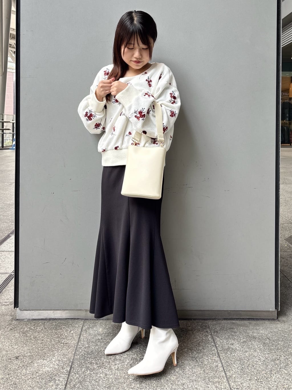 まっきーさんの「ESPERANZA｜ジュエルヒールショートブーツ」を使ったコーディネート