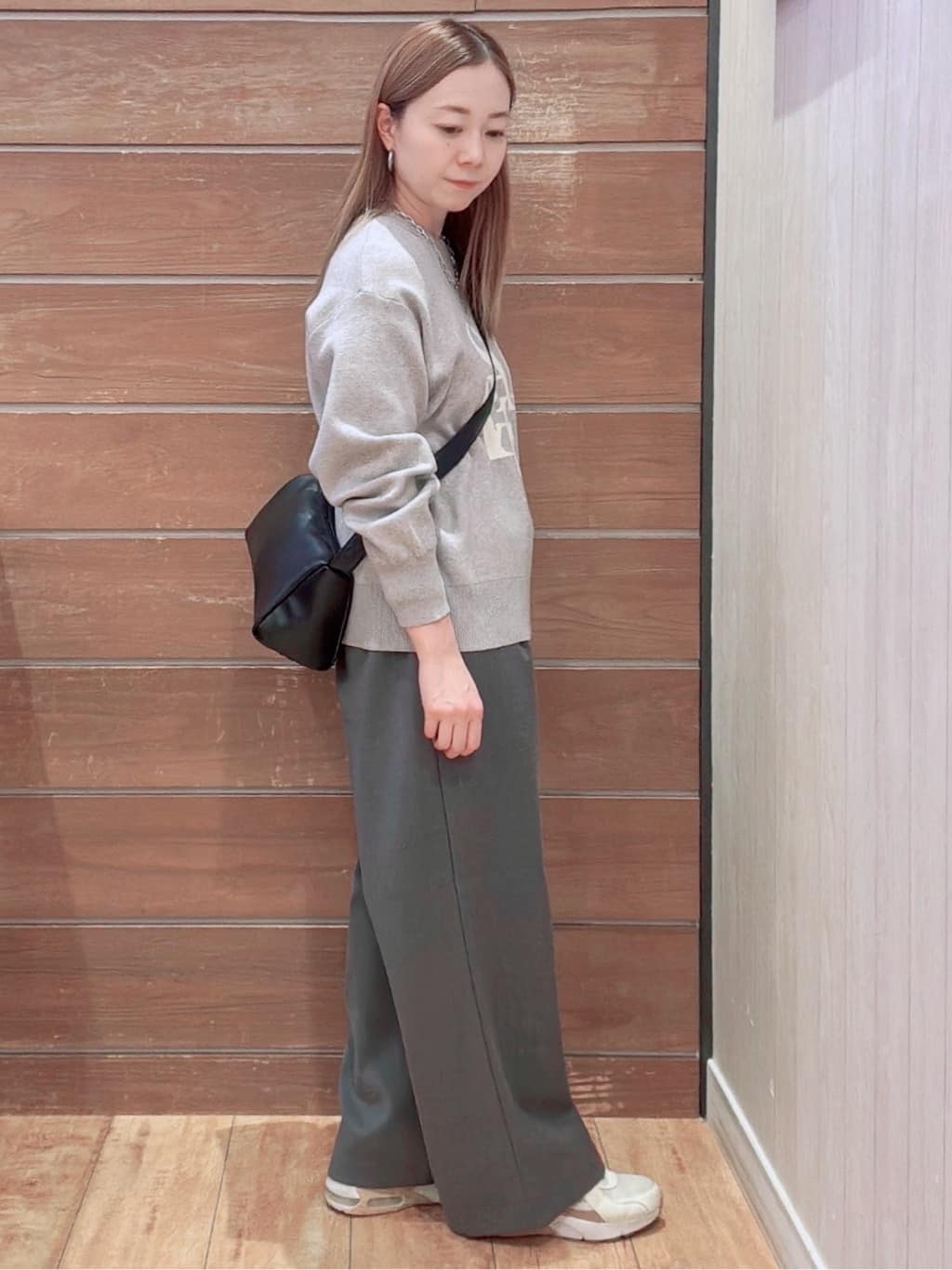 なみぞうさんの「SHOO･LA･RUE｜【洗濯機可/S-LL】もちもちタッチ スウェットライクロゴニット」を使ったコーディネート
