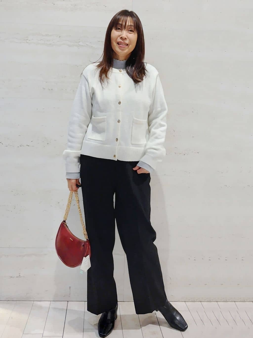 よしみさんの「OPAQUE.CLIP｜金ボタンラメニットカーディガン【洗濯機OK】」を使ったコーディネート