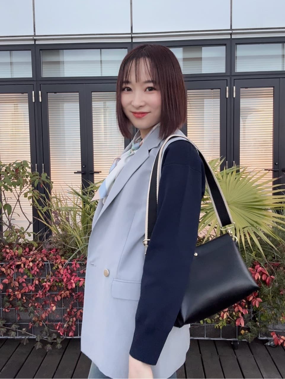 𝐜𝐡𝐢𝐤𝐚さんの「SHOO･LA･RUE｜【セットアップ可/S-LL/洗濯機可】サッと羽織ってこなれ見え ダブルブレストジレ」を使ったコーディネート