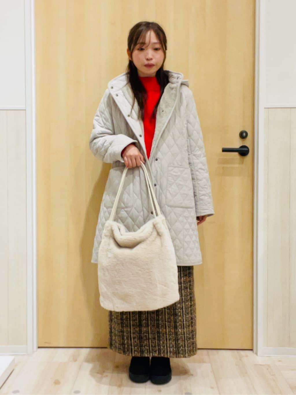 minamiさんの「SHOO･LA･RUE｜【撥水/フード取り外し可】自然にくびれる あったかダイヤ柄キルトコート【CIRCRIC】」を使ったコーディネート