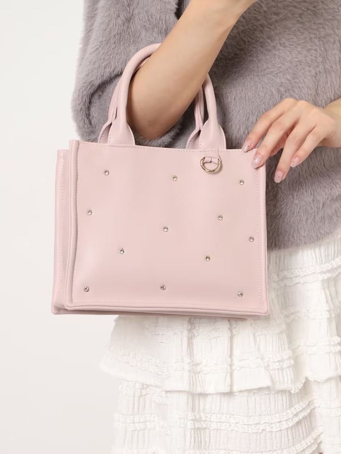 neinaさんの「ESPERANZA｜【EC先行販売】きゅんフィット厚底フラットキルティングスタッズスニーカー」を使ったコーディネート