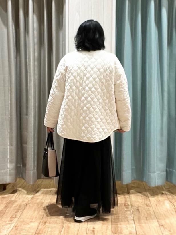 あやさんの「SHOO･LA･RUE｜【S-LL/洗濯機可】体型カバーができる 大人のドット柄ニット」を使ったコーディネート