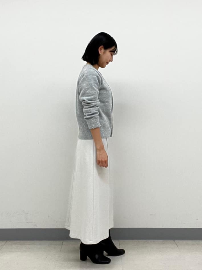 hinanoさんの「INDIVI｜【洗える】ラメニットカーディガン」を使ったコーディネート
