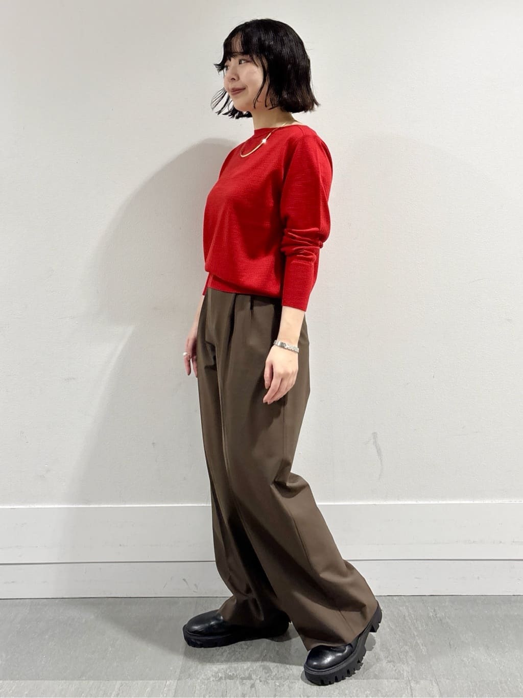 モエカさんの「UNTITLED｜【アンサンブル可/洗える】シルクウールカシミヤ ドルマンスリーブニット」を使ったコーディネート