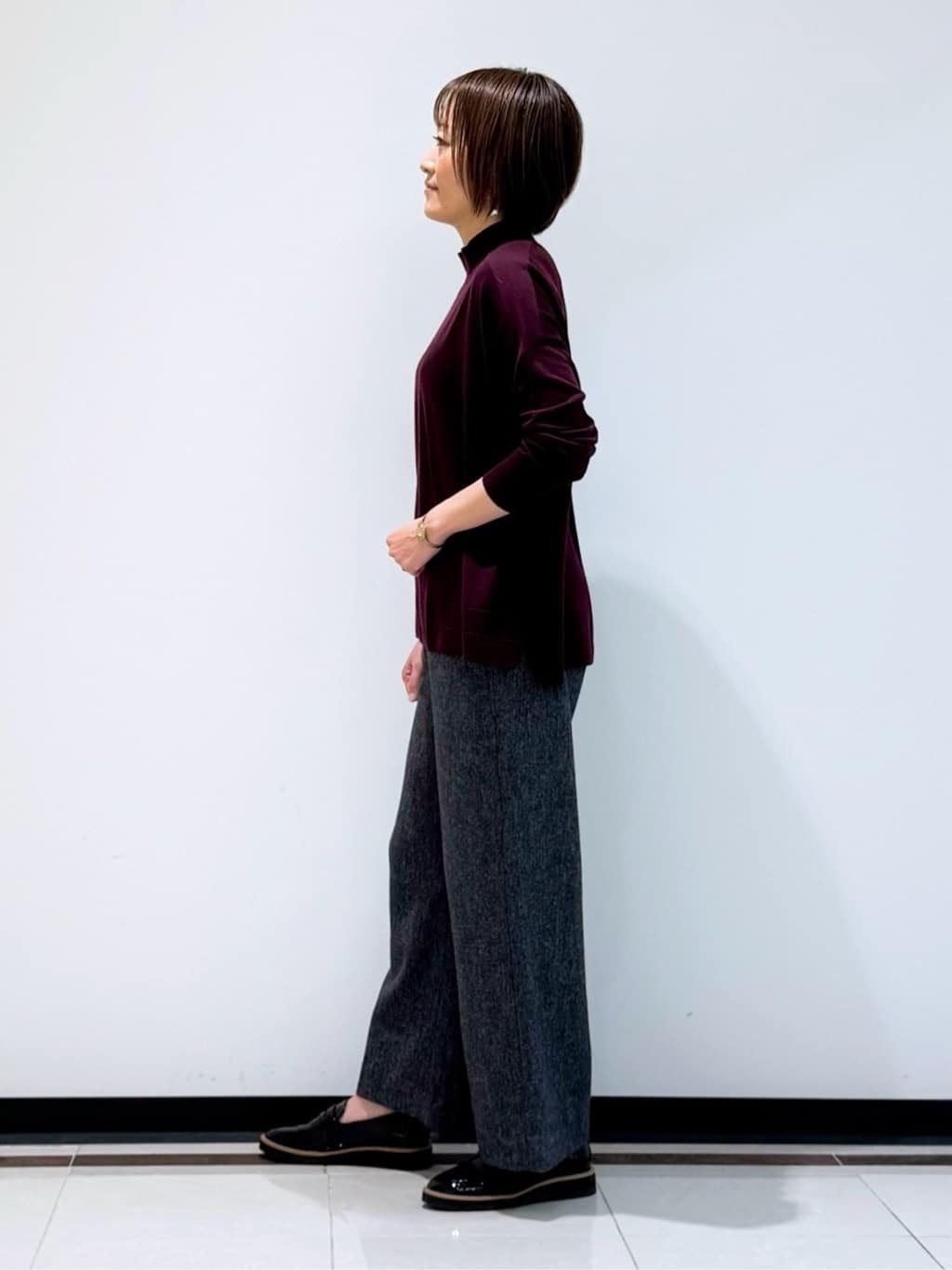 mikaさんの「INDIVI｜【洗える／毛玉になりにくい】エクストラファインウール ハイネックニット」を使ったコーディネート