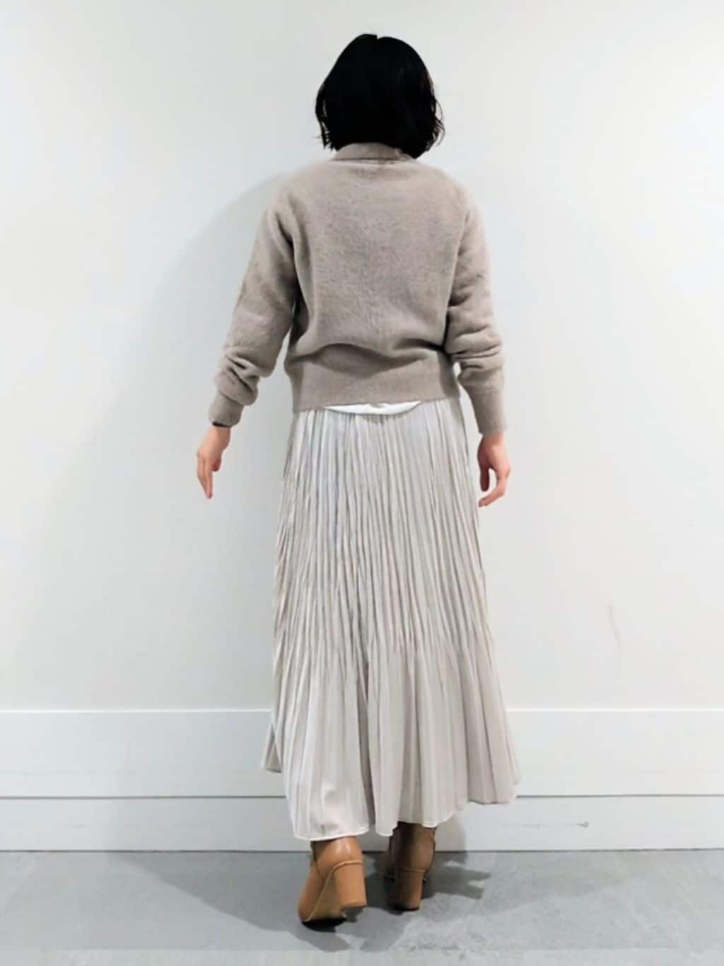 ミズタさんの「UNTITLED｜【ふわふわニット/オンオフ使える】フォックスカシミヤ衿付きカーディガン」を使ったコーディネート