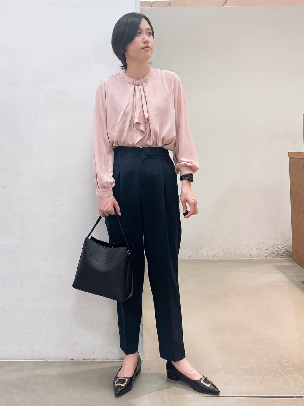 しばさんの「THE SHOP TK｜【通勤・きちんと見えに】ダブルクロス ペプラムジレ/セットアップ可」を使ったコーディネート